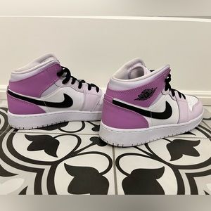 Air Jordan 1 Mid Barely Grape - 5.5 Youth